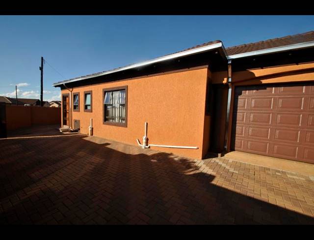 3 BEDROOM HOUSE FOR SALE IN DAWN PARK